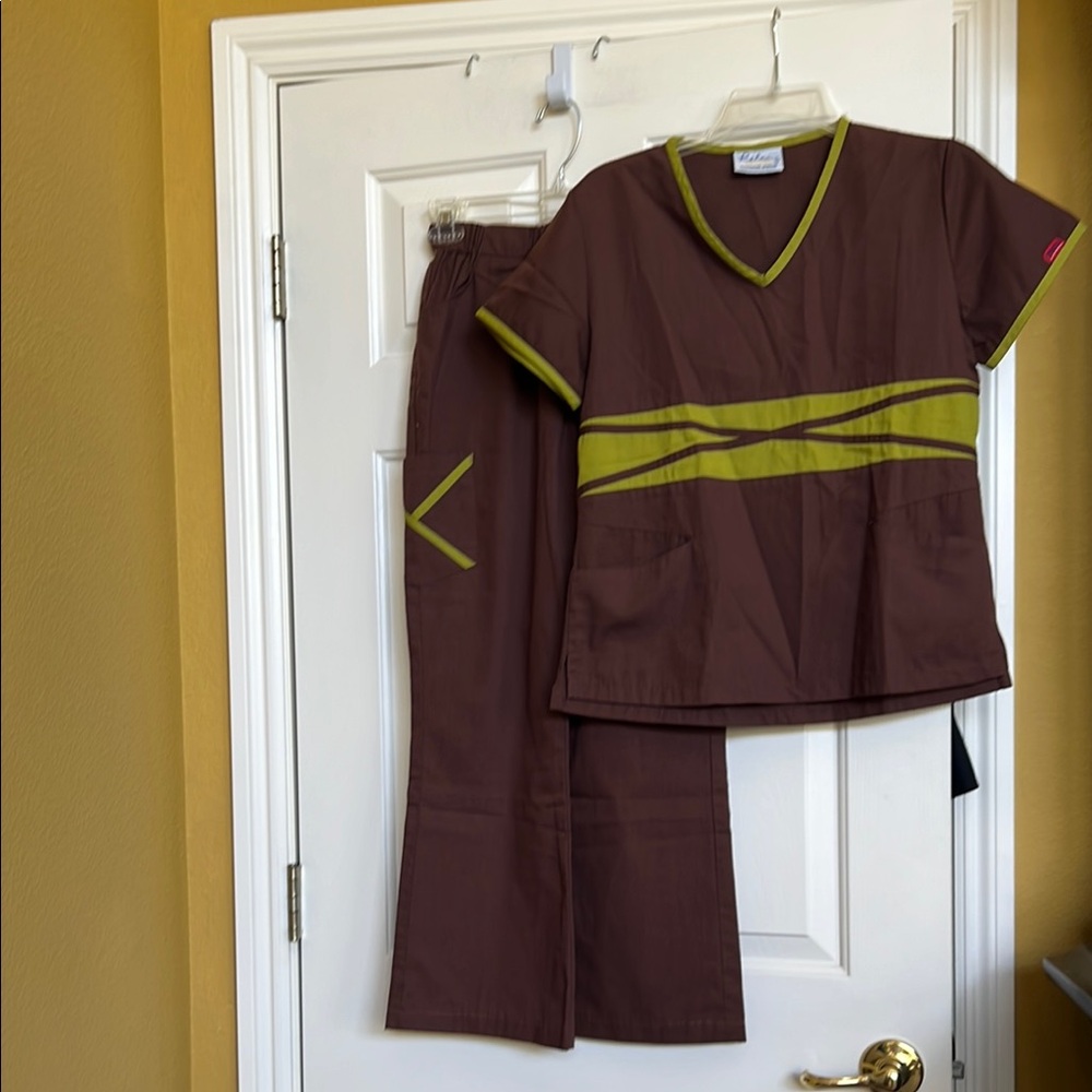Scrub sets by Reina